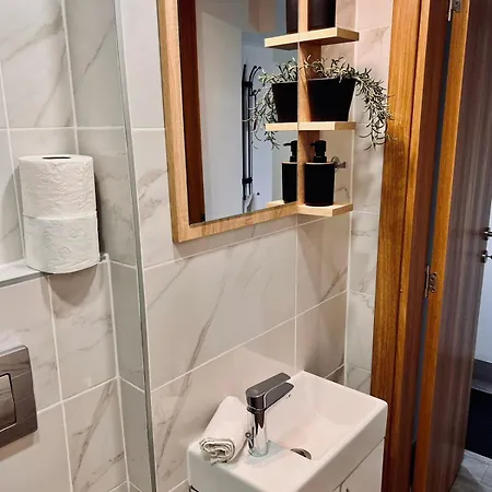 アパート Stone House